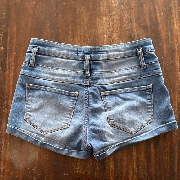 No Boundaries Triple Button Blue Jean Shorts - Picture 2 of 3